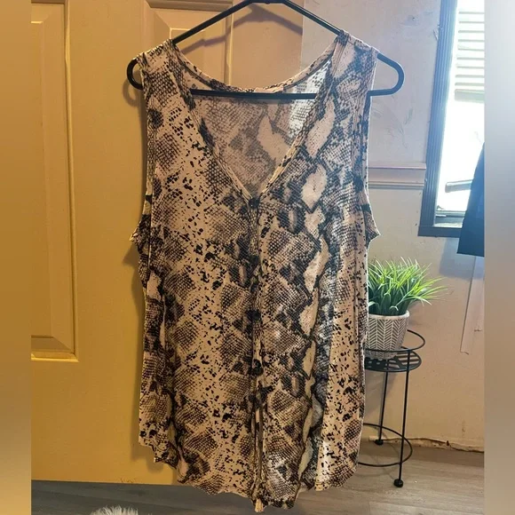 Button down tank - Picture 1 of 1